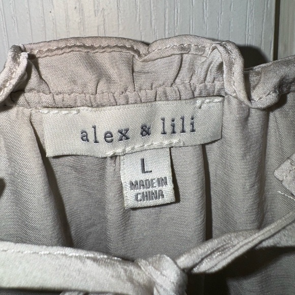 ❤️2 for 10❤️ Alex & Lili beige short sleeve flutter sleeve tie neck silky blouse - Picture 3 of 3